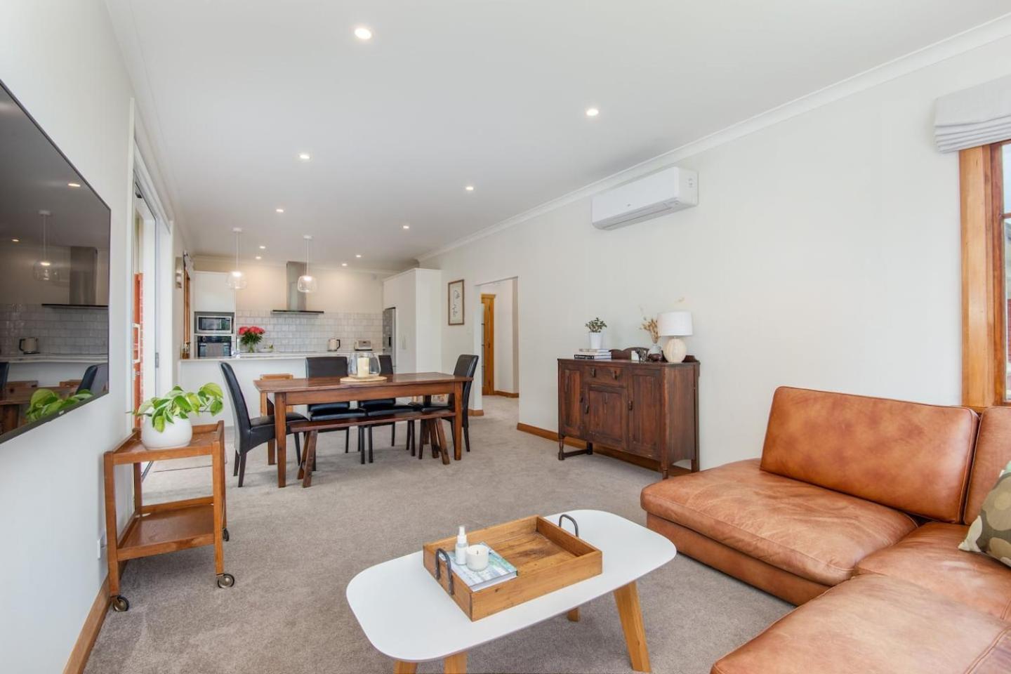 Stunning Family Home In Andersons Bay Dunedin Esterno foto
